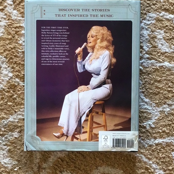 Dolly Parton, Songteller: My Life in Lyrics book Coffee table book - Picture 6 of 10
